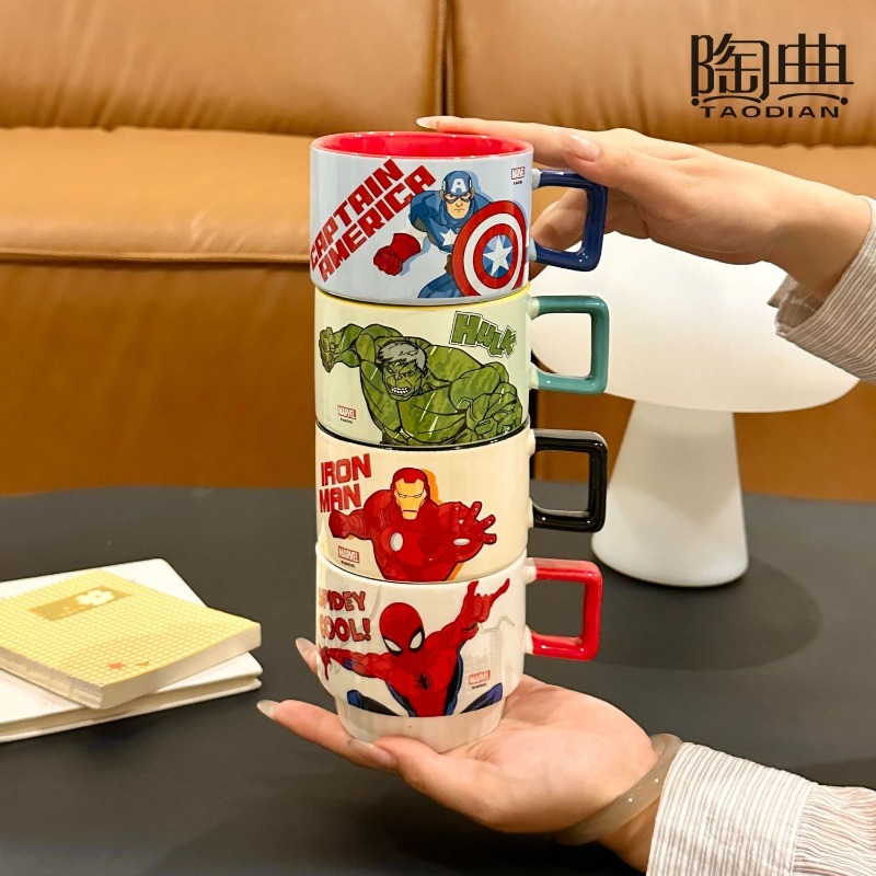 Men Accessories To Look Good - Caneca de Cerâmica Jenga da Marvel